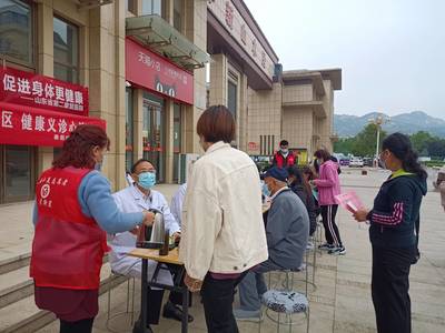 泰前街道向陽社區(qū):定制服務進社區(qū) 一針一線秀出向陽花