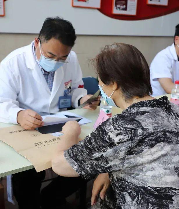 疾病篩查、健康咨詢、用藥指導…TA們在這里開展義診
