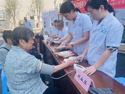 璧山區中醫院開展第19個"世界高血壓日"暨第13個"世界家庭醫生日"志愿服務活動