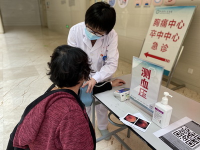 仁心長青 情暖夕陽,平度市人民醫院開展“敬老月”義診咨詢活動
